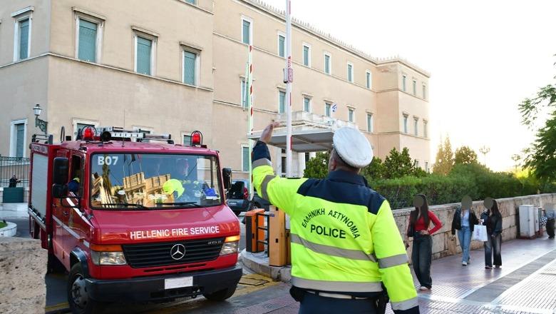 10:05 Alarm për bombë në Parlamentin grek, telefonata anonime vë në lëvizje autoritetet! Nisin hetimet