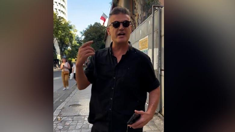 Sulmi me vezë e gurë nga protestuesit, gazetari Mane: Më kërcënuan për shkak të detyrës dhe mendimeve të mia! Qori dhe Shehaj paguajnë gangsterë rruge