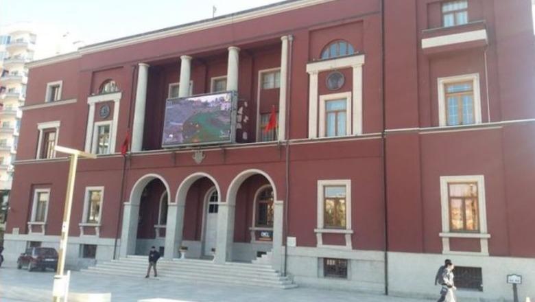 18:44 Këshilli Bashkiak i Durrësit i thotë ‘po’ propozimit të PS për hartën e re territoriale, opozita braktis sallën