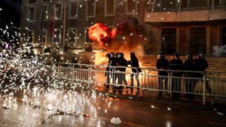 Thirrje për dhunë gjatë protestave, 17 persona nën hetim! Njëri kërkonte para në ‘GoFundMe’, një tjetër ofronte shpërblime për sulme ndaj deputetëve