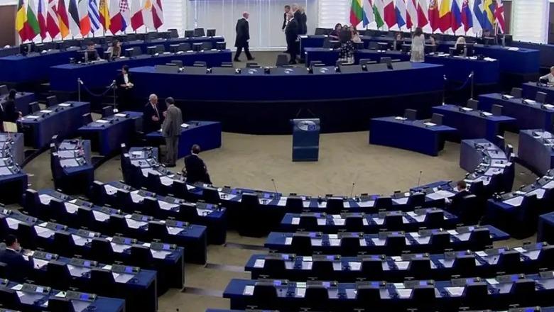 08:50 Protestat në Shqipëri/ 12 eurodeputetë kërkojnë sqarime nga Kaja Kallas! Edhe Beleri mes aleatëve të PD