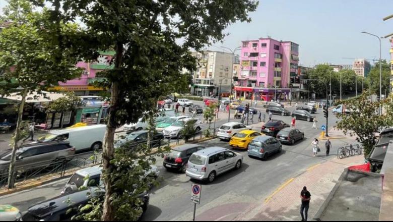 Raporti i KLSH për qarkullimin rrugor në Tiranë: Rreth gjysma e kamerave jashtë funksionit edhe para nisjes së protestave, problematika edhe me disa semaforë