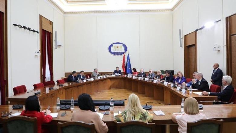 08:05 Sot prezantimi i pr.buxhetit 2027 në Konferencën e Kryetarëve, opozita kundërshton
