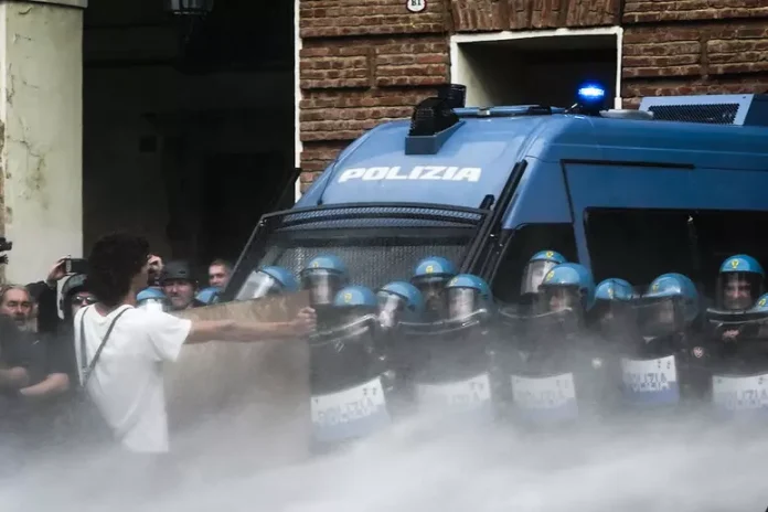 Torino/ Protesta studentore, arrestohen disa minorenë për rezistencë ndaj policisë