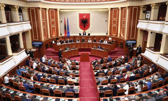 Mes kaosit dhe tensioneve, Kuvendi miraton me 85 vota pro Reformën Territoriale. Numri i bashkive reduktohet nga 61 në 46