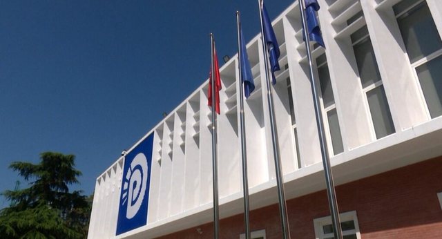 PD: Askush nuk pranon të flasë me Ramën, spektator 2 lekësh që bën monolog