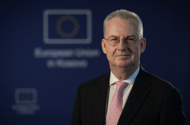 “Mbështetja do të mbetet e palëkundur”/ Ambasadori i BE-së uron Presidenten e re të Kosovës
