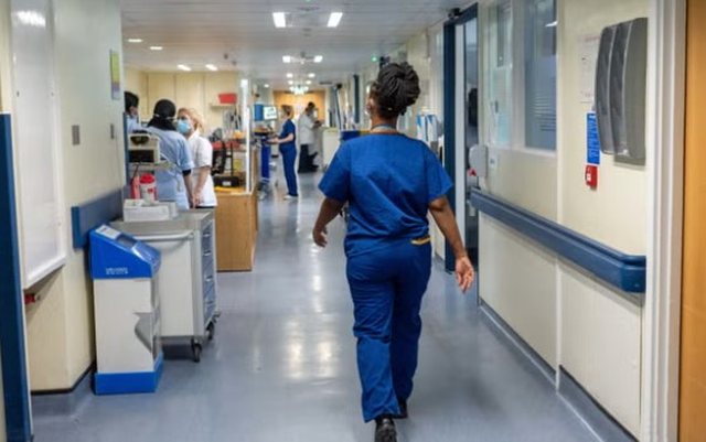 Varianti XFG i Covid prek britanikët/ Ja simptomat