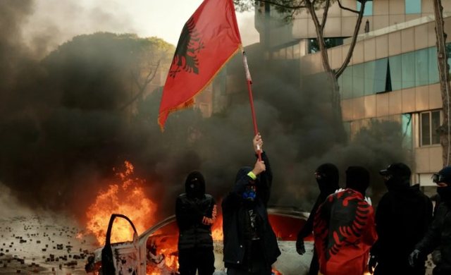 Protestat e studentëve/ Këlliçi për median britanike: Rama po përpiqet të shkaktojë një viktimë