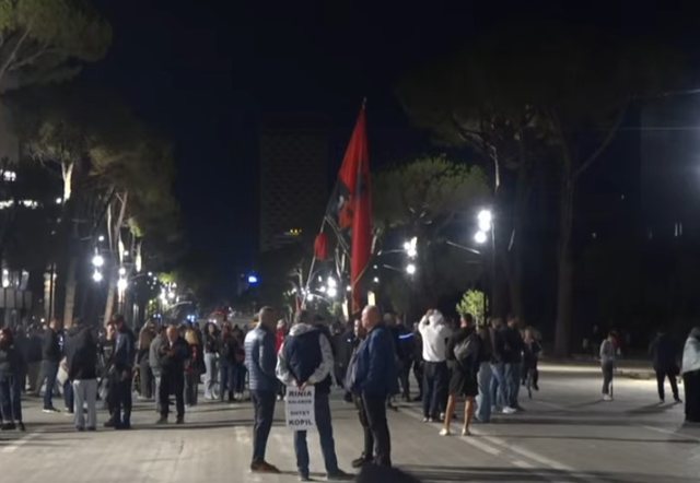 Vijon protesta e 11-të studentore/ Çfarë po ndodh para Kryeministrisë