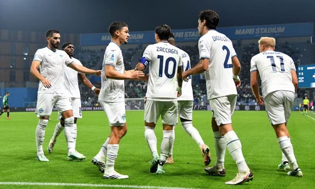 Tetë gola, karton i kuq dhe dy penallti të humbura! Lazio triumfon mes spektaklit