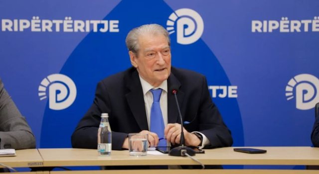 “Protesta e Flamingove u kap nga Rama”/ Berisha: Kush merrte mikrofonin porositej çfarë të thoshte
