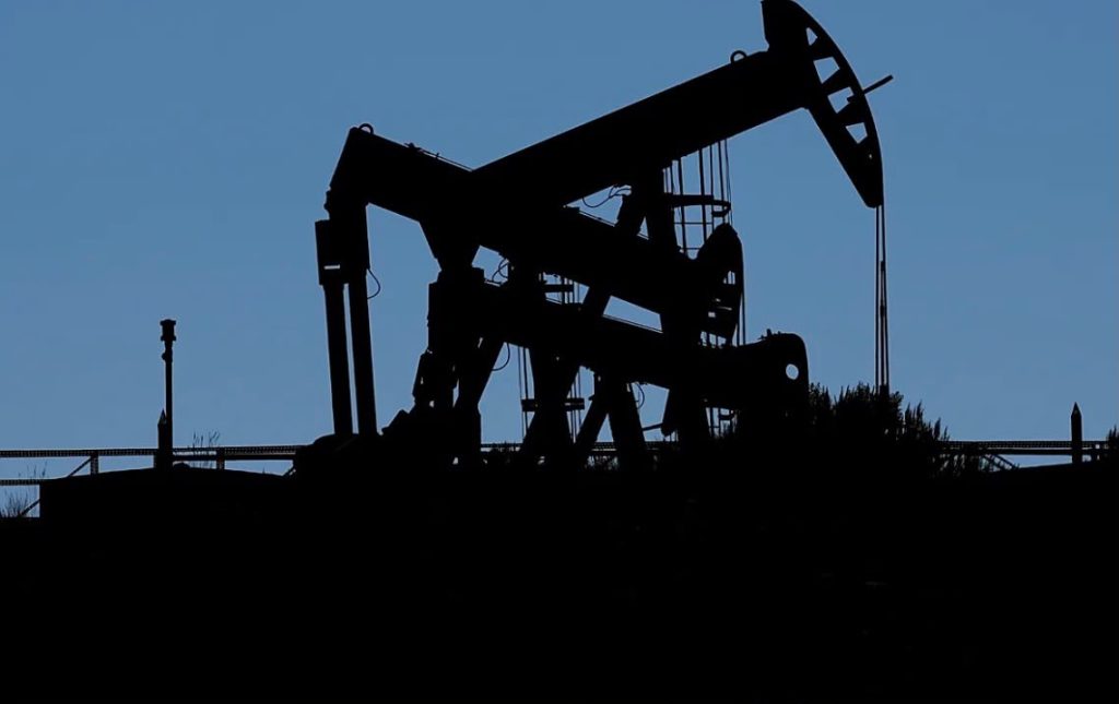 IEA: 325 milionë fuçi naftë janë nxjerrë nga rezervat, 75 milionë të tjera ende për t’u lëshuar