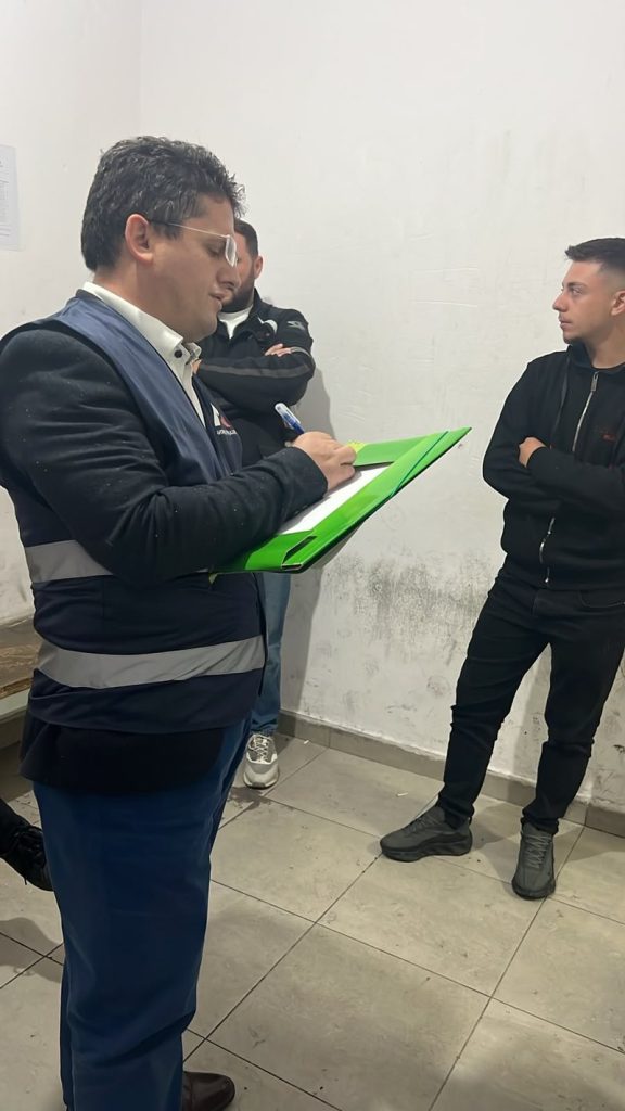 “A ishte e domosdoshme dhe proporcionale?”/ Avokati i Popullit heton përdorimin e forcës në protestë