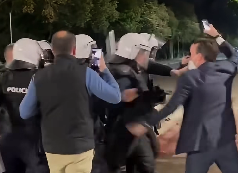 Balla ironizon Berishën: Pas hedhjes së Klevisit në Lanë, Gonen e hedh në bulevard