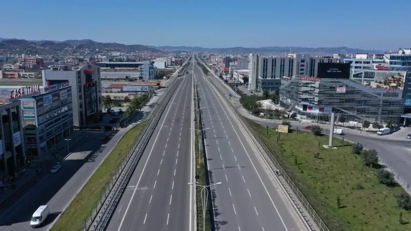 16:15 Rrugë “e re” Tiranë – Durrës/ Aksi dytësor në rikonstruksion, afati i punimeve është 5 muaj