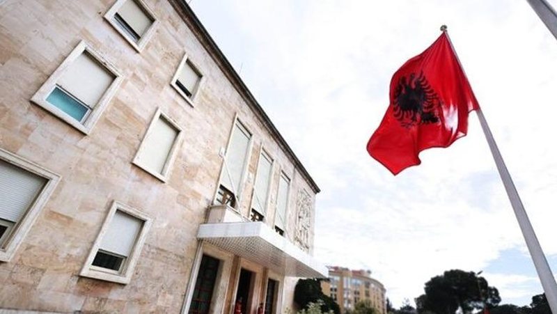19:01 Qeveria miraton paketën e re ligjore anti-dhunë, gjoba deri në 500 mijë lekë për pjesëmarrje në tubime të ndaluara