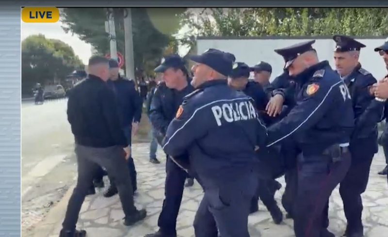 Polici i plagosur në gjendje stabël, mjekët: Operacioni me sukses, ndodhet në reanimacion