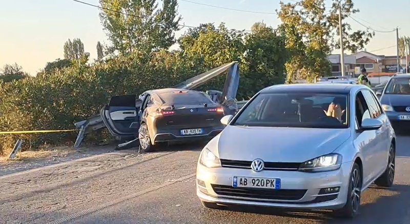 Prag tragjedie pas aksidentit me një viktimë në Fushë-Krujë, ambulanca merr 18-vjeçarin e plagosur, aksidentohet rrugës për te Trauma