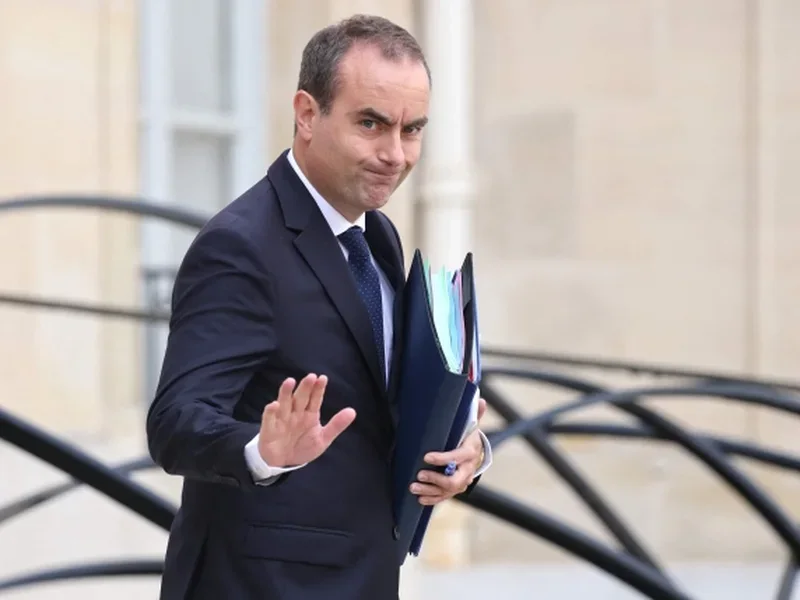 Franca përballet me krizën e borxhit, qeveria prezanton buxhetin për 2027