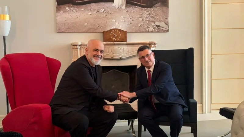 18:43 Ministri izraelit Gideon Sa’ar takon Ramën në Tiranë: Zë i guximshëm në skenën ndërkombëtare
