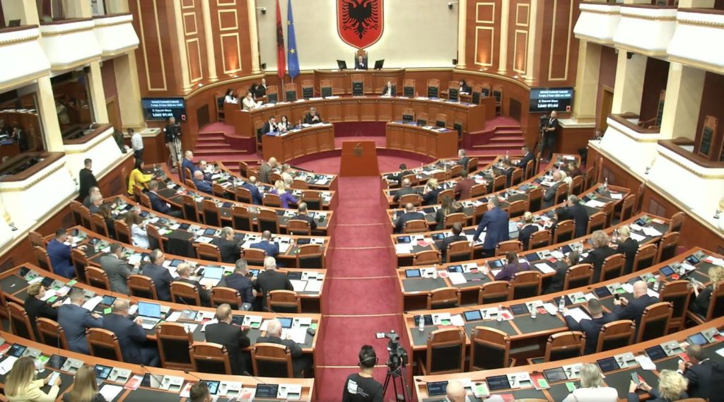Në rresht për Rin-Ndarjen Territoriale!