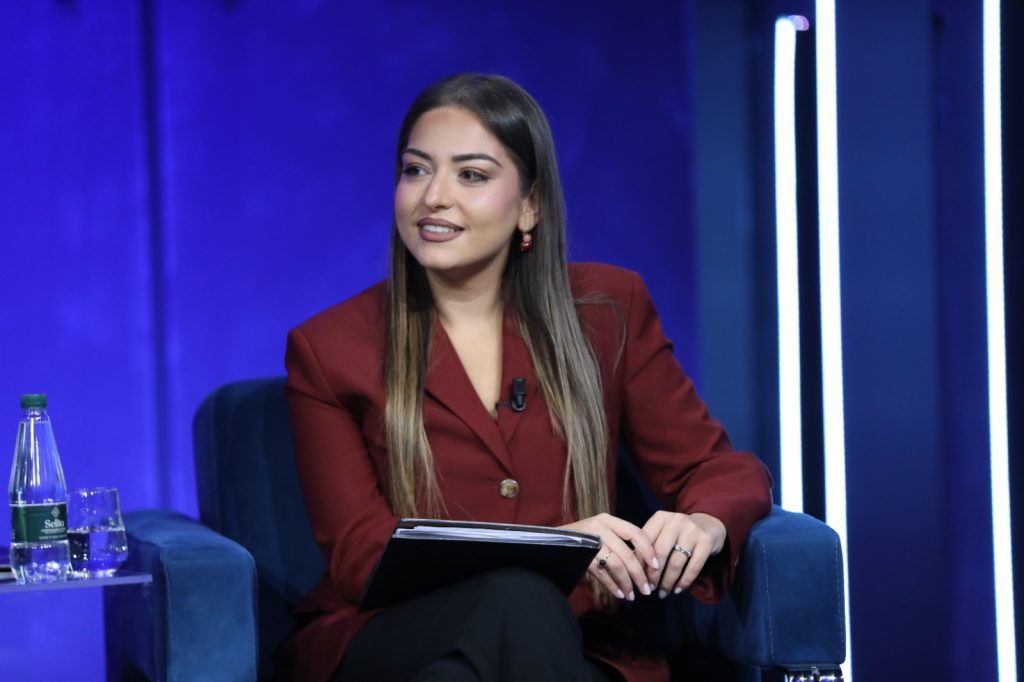 Sara Mila: S’kemi detyrim të votojmë ndryshe për t’i provuar dikujt vlerën tonë. Përgjegjësia e 83 mandateve, do ta çojë Shqipërinë në BE