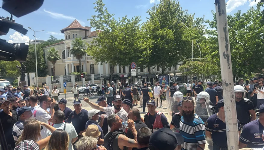 08:15 Seancë plenare dhe protestë/ Çfarë pritet të ndodhë sot brenda dhe jashtë Kuvendit