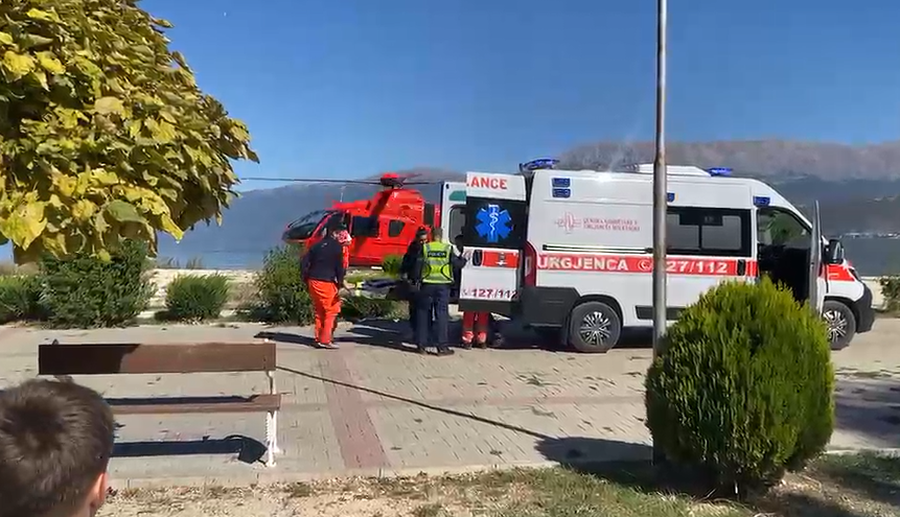 U përplas nga kamioni, 26-vjeçari transportohet me helikopter drejt Tiranës