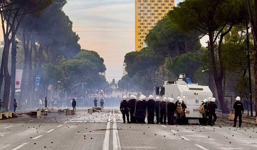 Zbardhen EMRAT: Këta janë protestuesit e arrestuar dje nga Policia gjatë trazirave në Tiranë