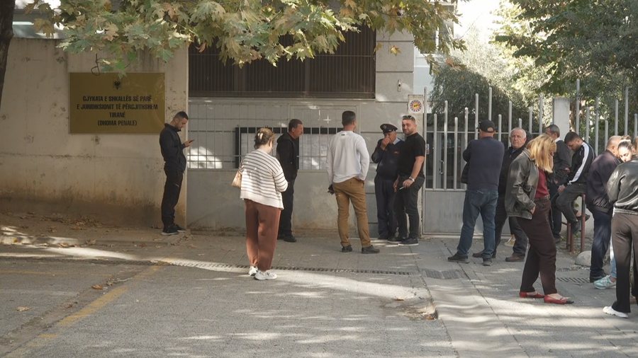 Protestat në Tiranë/ Gjykata cakton 22 masa sigurie për protestuesit, 8 në burg