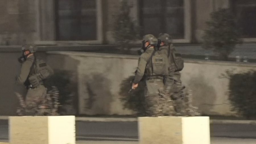 Tensionet arrijnë kulmin! Mbërrijnë forcat RENEA para Kryeministrisë