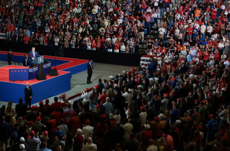 Trump paralajmëron banorët e Kansasit: Nëse fitojnë demokratët, SHBA-ja do të “digjet” si Franca
