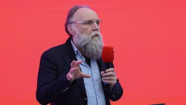 Ras (Putin) na fton të lëmë Europën/ “Teologu” i Moskës: Shqiptarë e serbë, bashkohuni!