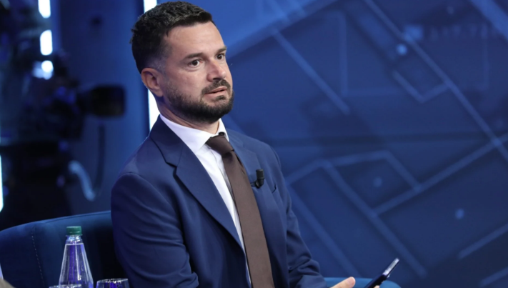 09:00 “Kujdes nga kurthi i dorëheqjes”/ Curri: Studentët të organizohen politikisht, Rama mund të fitojë sërish me zgjedhje të parakohshme