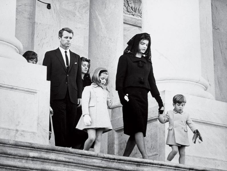 “Mallkimi i Kennedy-t” godet sërish, vdekjet tragjike që kanë shoqëruar një nga familjet më të njohura të Amerikës