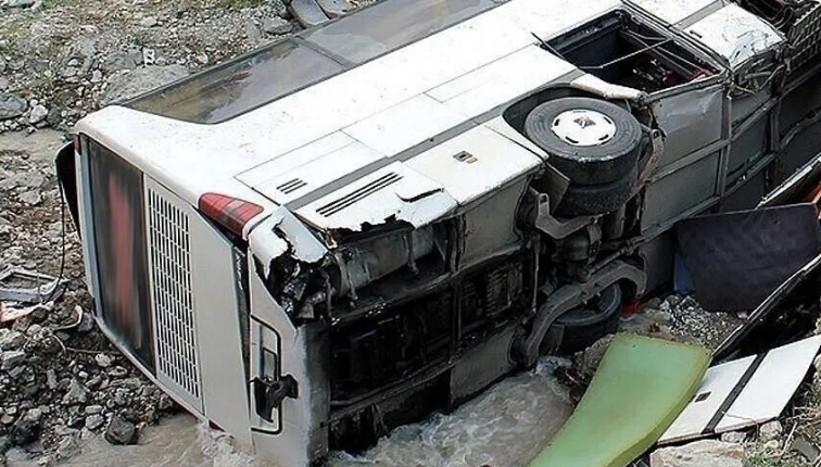 Përplasje e fortë mes autobusit dhe kamionit në Egjipt, 12 të vdekur dhe 30 të plagosur