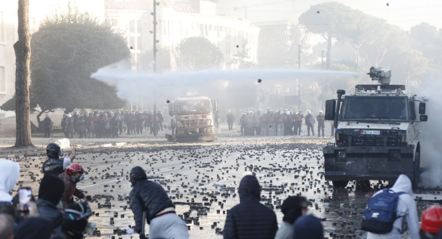 Dhuna në Tiranë/ Policia: Në 7 ditë, 271 të arrestuar. Mes tyre 51 persona me precedentë penalë