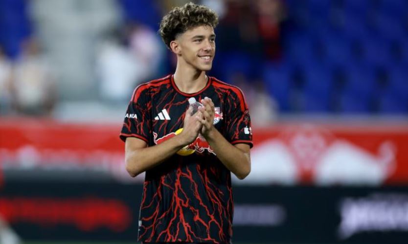 Kush është talenti 17-vjeçar me origjinë shqiptare që po shkëlqen në futbollin amerikan