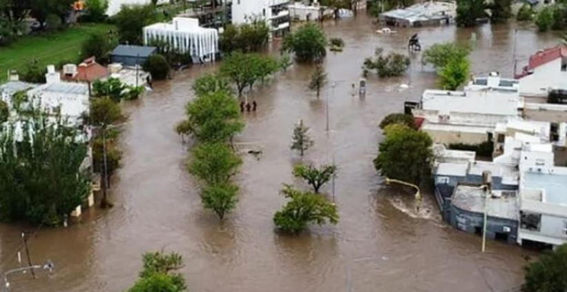 Përmbytje në Argjentinë, dy viktima dhe mbi 2 mijë persona të evakuuar