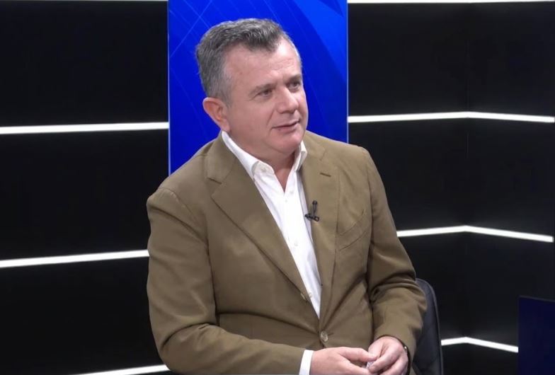 09:00 Balla vlerëson figurat e PS-së: Spiropalit i jep këshillë, Bushatit i kujton borxhin ndaj partisë, për Ramën thotë se i ka ngritur “rruben” Shqipërisë