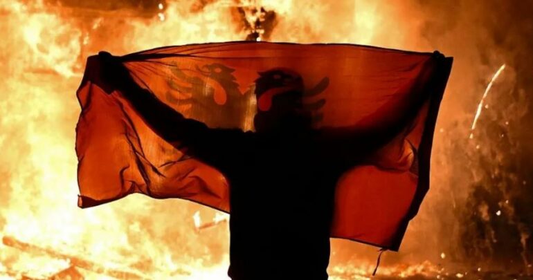 17:52 Jehona ndërkombëtare e protestës/ BBC për revoltën e studentëve: Kërkohet dorëheqja e Ramës, kryeministri fajëson opozitën