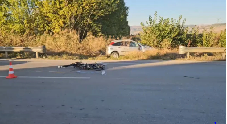 Aksident i rëndë në afërsi të fshatit Çiflig, ndërron jetë një person, plagoset punonjësi i policisë