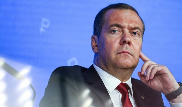 Medvedev i kërkon Trumpit të përdorë CIA-n kundër Zelenskyt: Jepini fund këtij problemi! Kërcënimi i fortë nga Moska