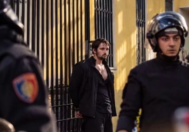 “Mund t’u thyesh këmbët, por jo dinjitetin”/ Gjekmarkaj: Përballë revoltës së studentëve, qeveria zgjodhi dhunën dhe përçmimin. Policia të mos sillet si ushtri private e Ramës