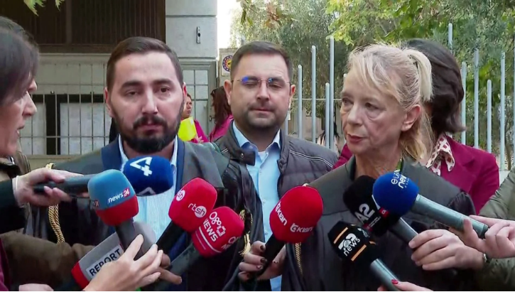 12:40 “Protestuesit që u la në burg, iu gjetën disa karta banke”/ Avokatët: Për të tjerët s’kishte prova, 7 me shenja dhune, do kallëzojnë policinë