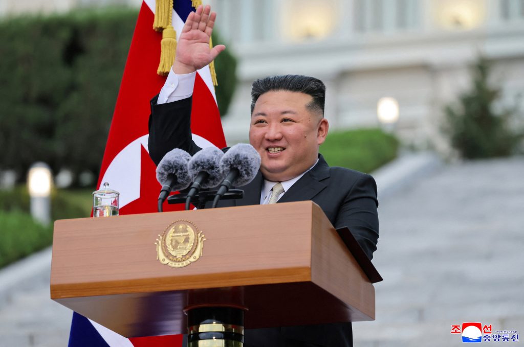 Kim Jong Un kërkon forcimin e ushtrisë së Koresë së Veriut