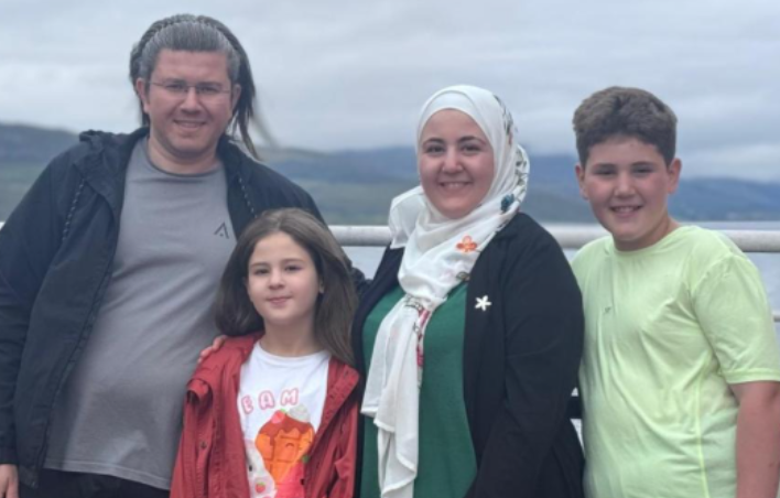 Gafa e me IA e Britanisë ndaj familjes siriane që kërkon azil: Merrni 3 mijë paund dhe shkoni në Shqipëri
