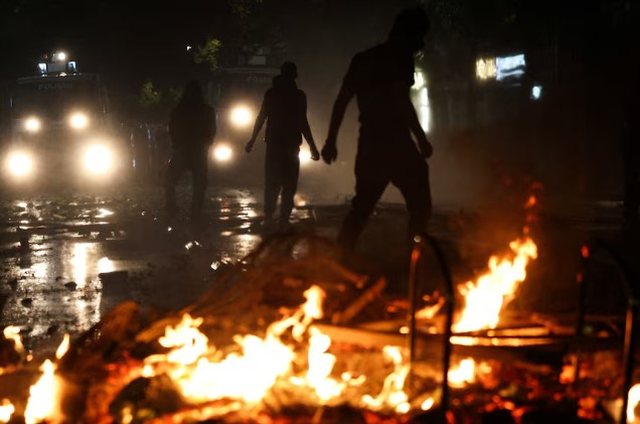 07:50 “Reuters” jehonë protestës në Tiranë: Studentët protestojnë për arsimin dhe vendet e punës