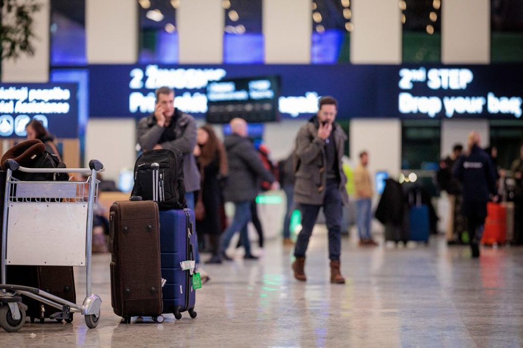 Mbyllet aeroporti i Vilniusit pas alarmit për dron, ngrihen avionët e NATO-s